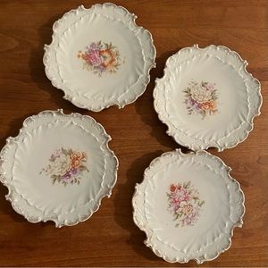 Set of 4 flower plates.